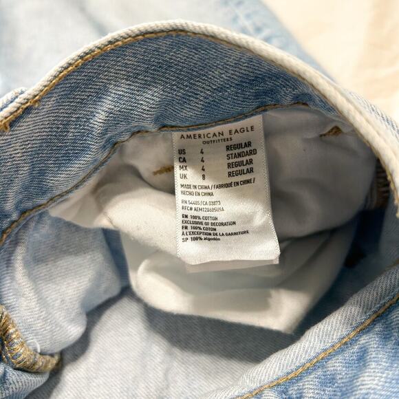 NWOT American Eagle Strigid Ripped Mom Jeans Light Wash Women’s Size 4 - Picture 7 of 9